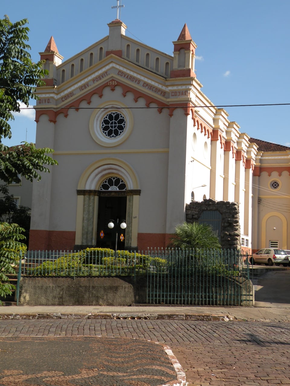 Paróquia do Santíssimo Sacramento - Igreja Adoração Perpétua